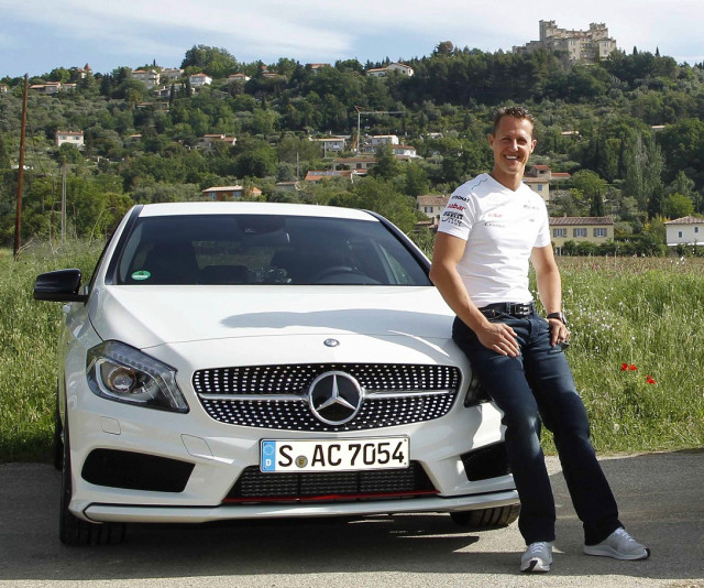 Besuch Mercedes AMG-Fahrer bei DFB Fussball-Nationalmannschaft im Trainingslager, Tourrettes, 23.05.2012